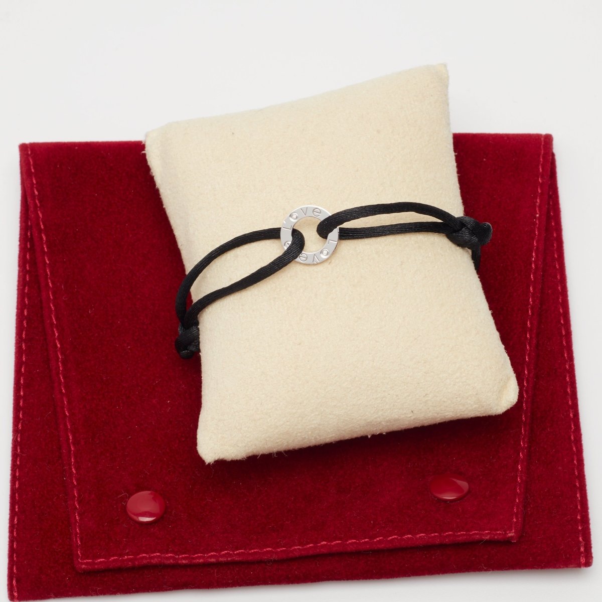 Bracelet Cartier Love Cord en or blanc et diamants - Castafiore