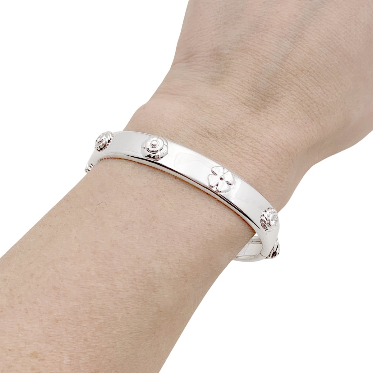 Bracelet Chanel "Trois Symboles" or blanc, diamants. - Castafiore