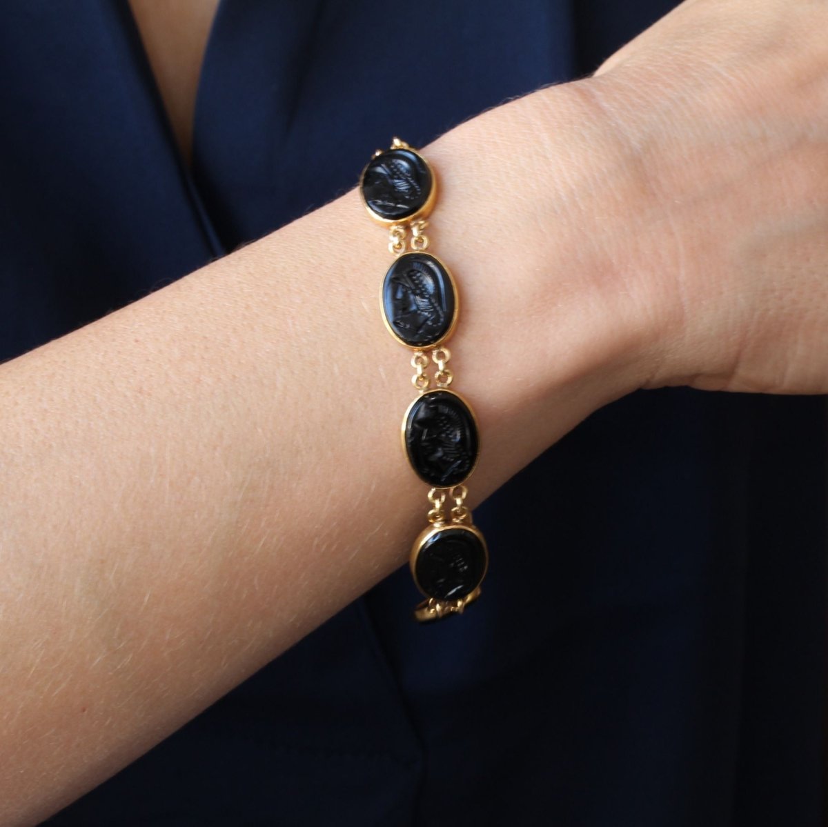 Bracelet en or et intailles de guerriers casqués - Castafiore