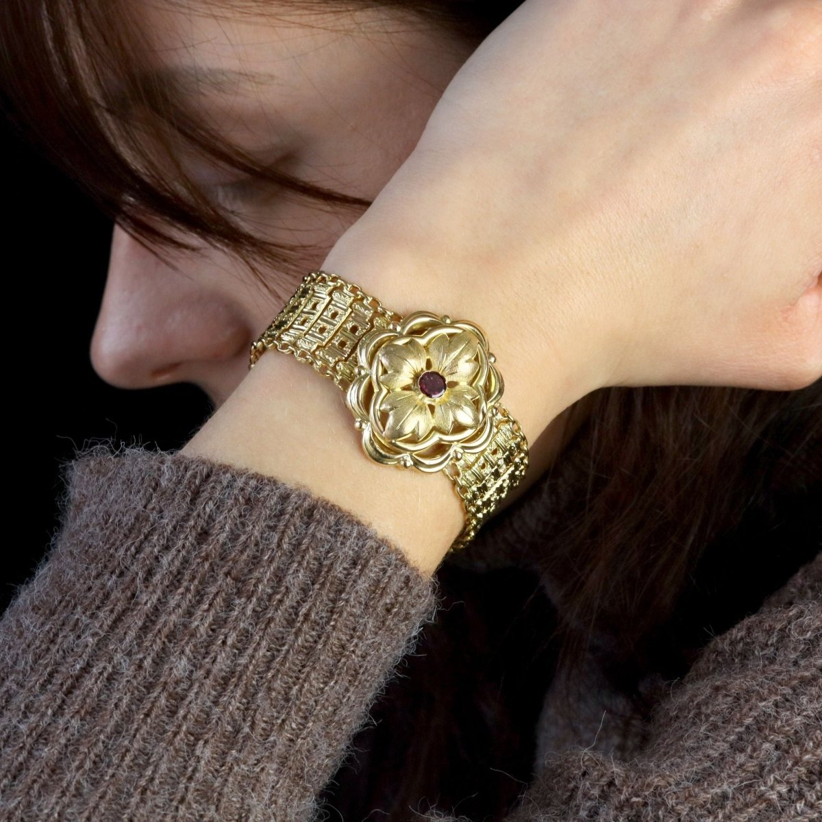 Bracelet antique gold and garnet