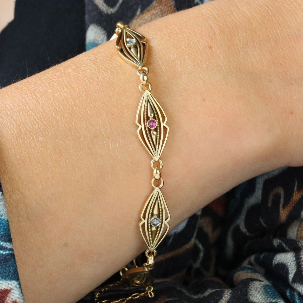 Bracelet en or jaune, rubis et diamants - Castafiore