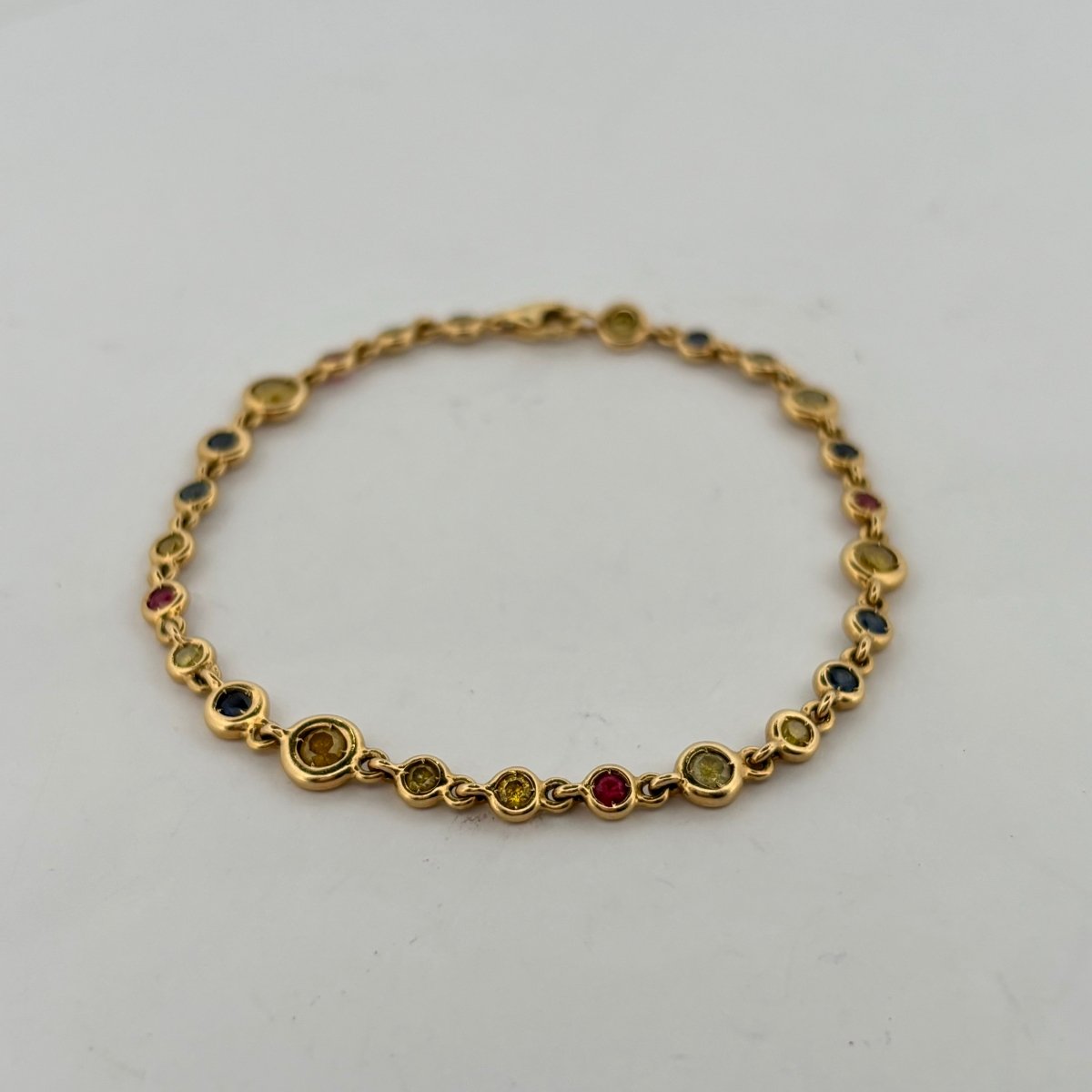 Bracelet en or jaune, saphirs et rubis - Castafiore