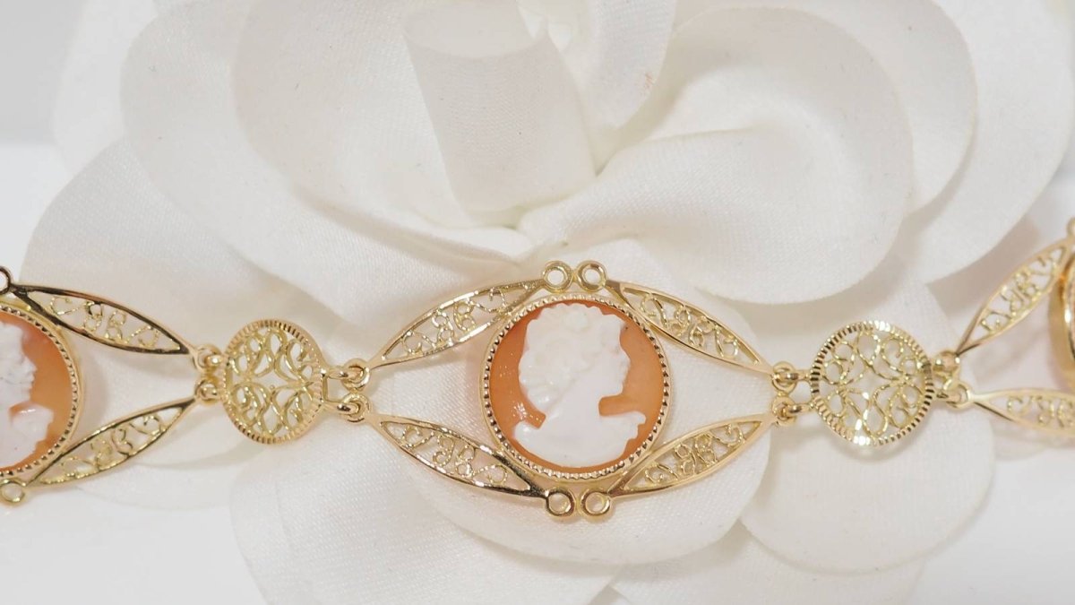 Bracelet filigrané en or jaune et camées - Castafiore