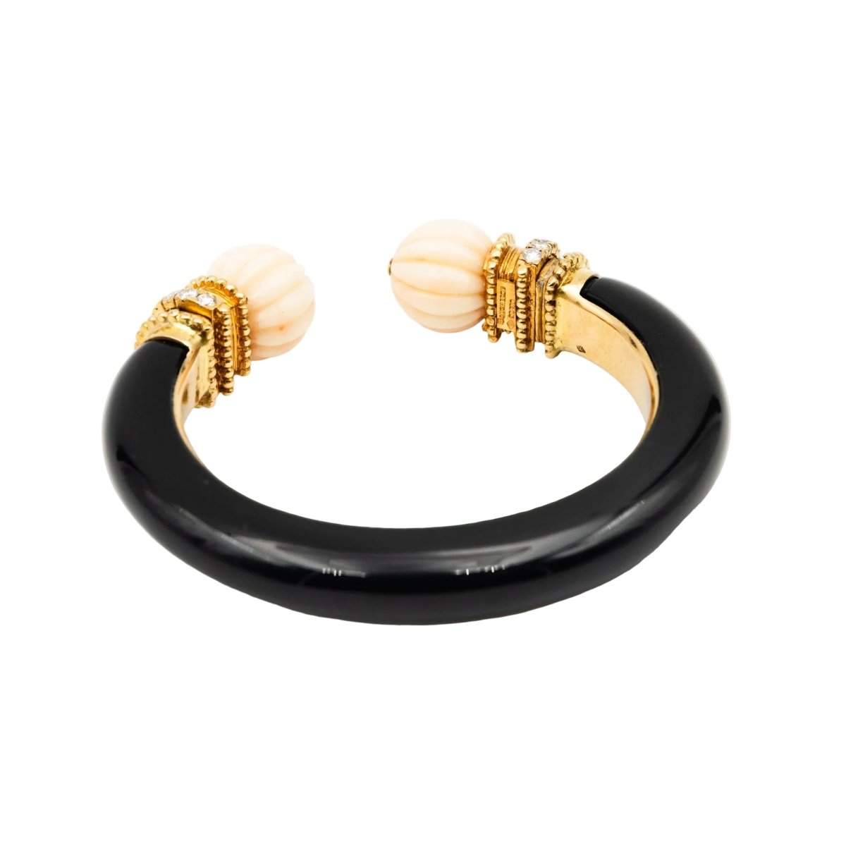 Bracelet Jonc BOUCHERON en or jaune, corail, onyx et diamants - Castafiore