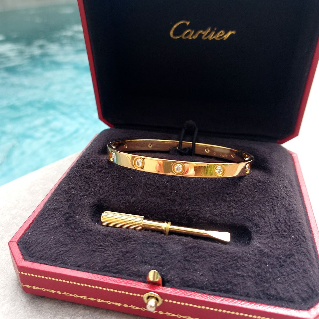 Bracelet Jonc CARTIER "Love" en or jaune et diamants - Castafiore