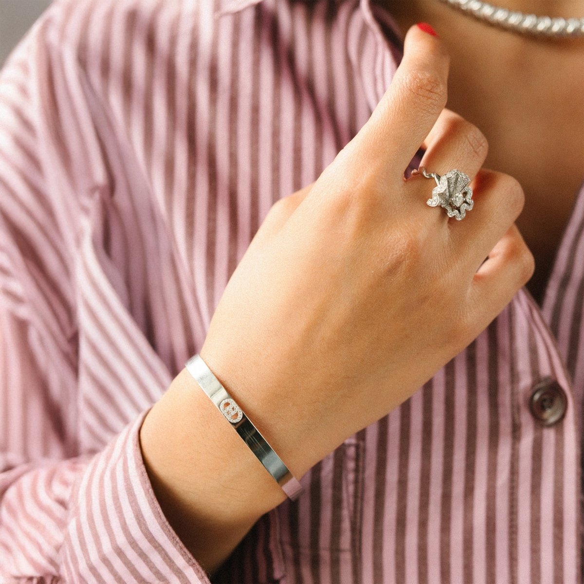 Bracelet Jonc HERMÈS "H d'Ancre" en or blanc et diamants - Castafiore