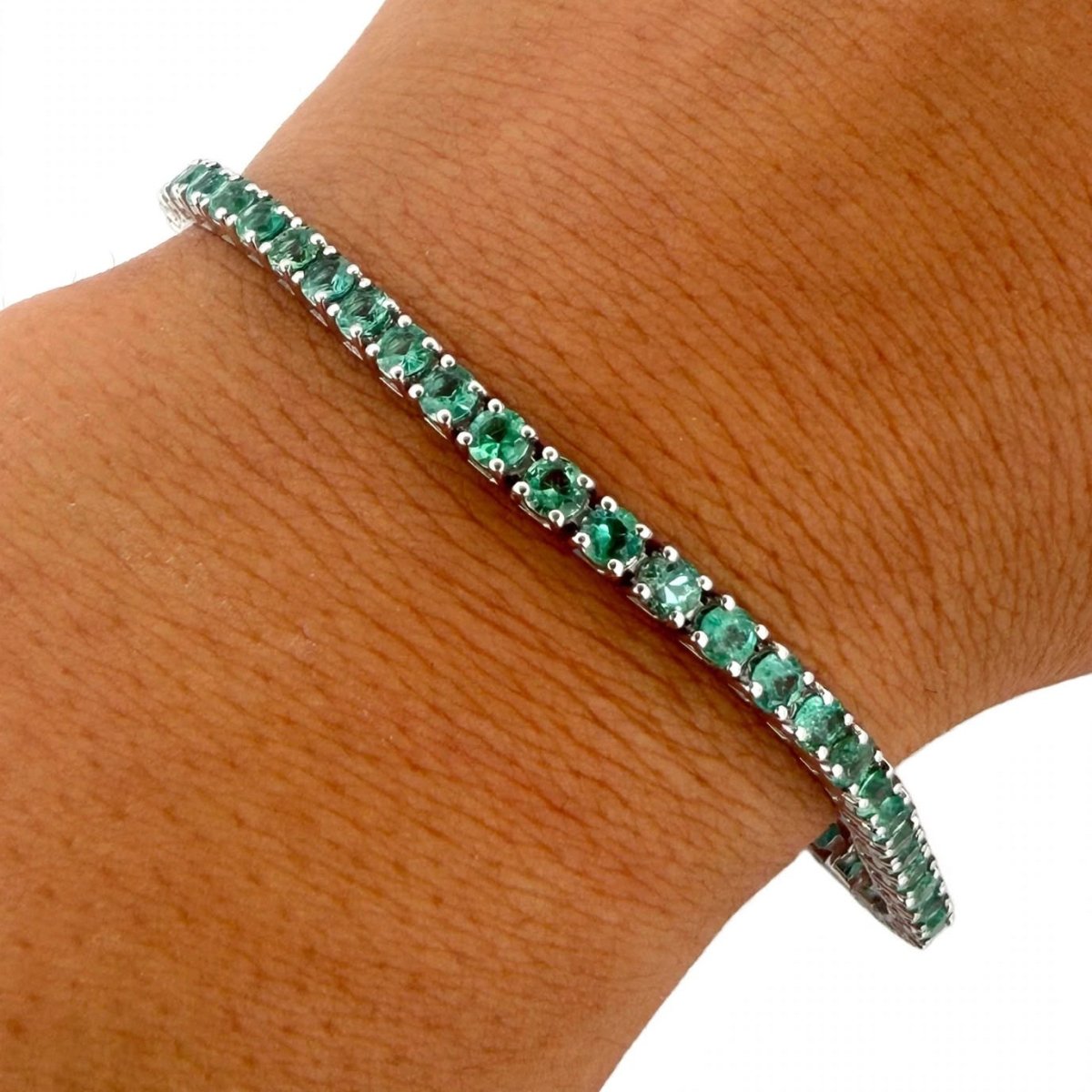 Bracelet Ligne en or blanc et émeraudes - Castafiore