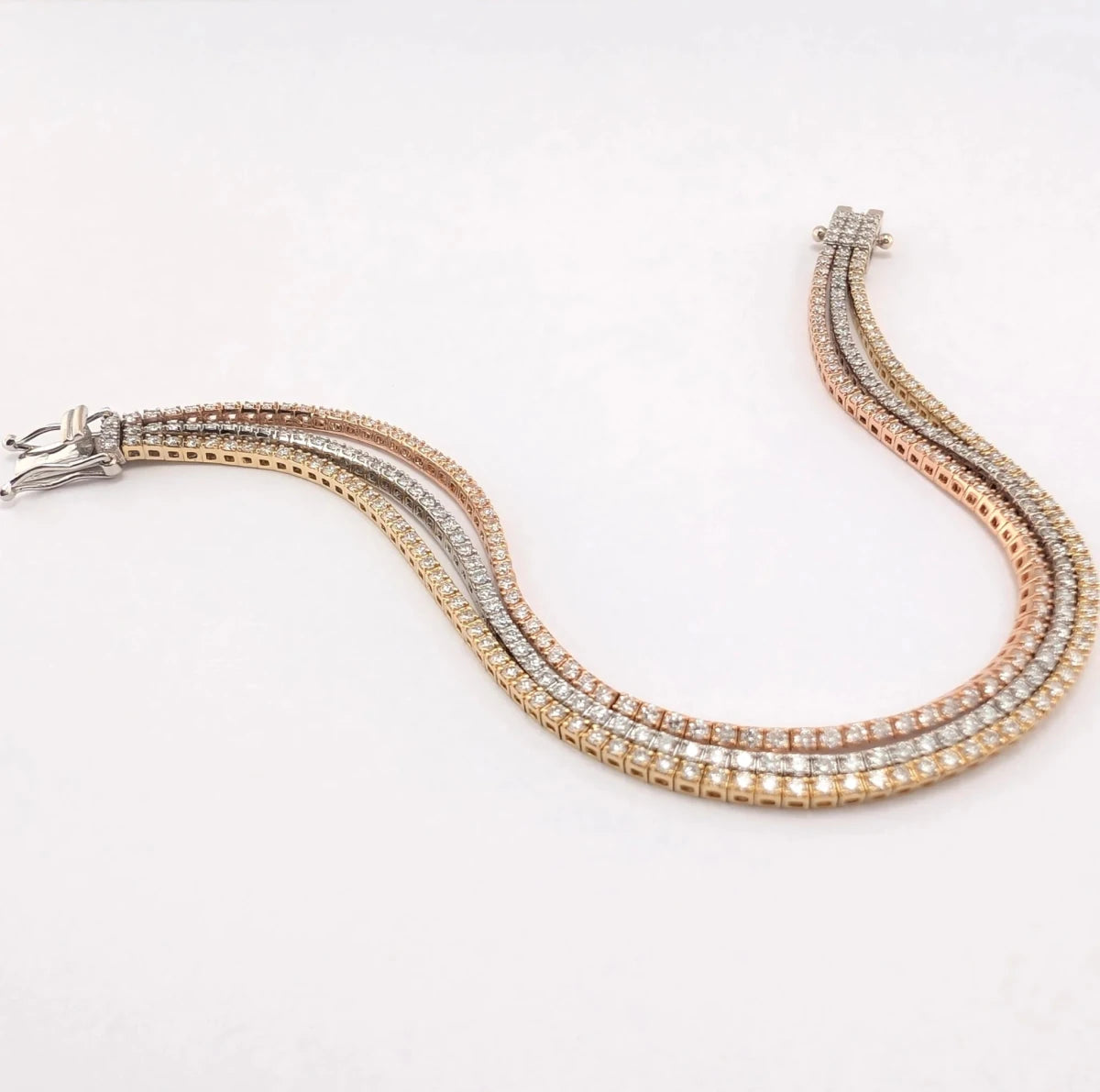 Bracelet Ligne en or blanc, or jaune, or rose et diamants - Castafiore