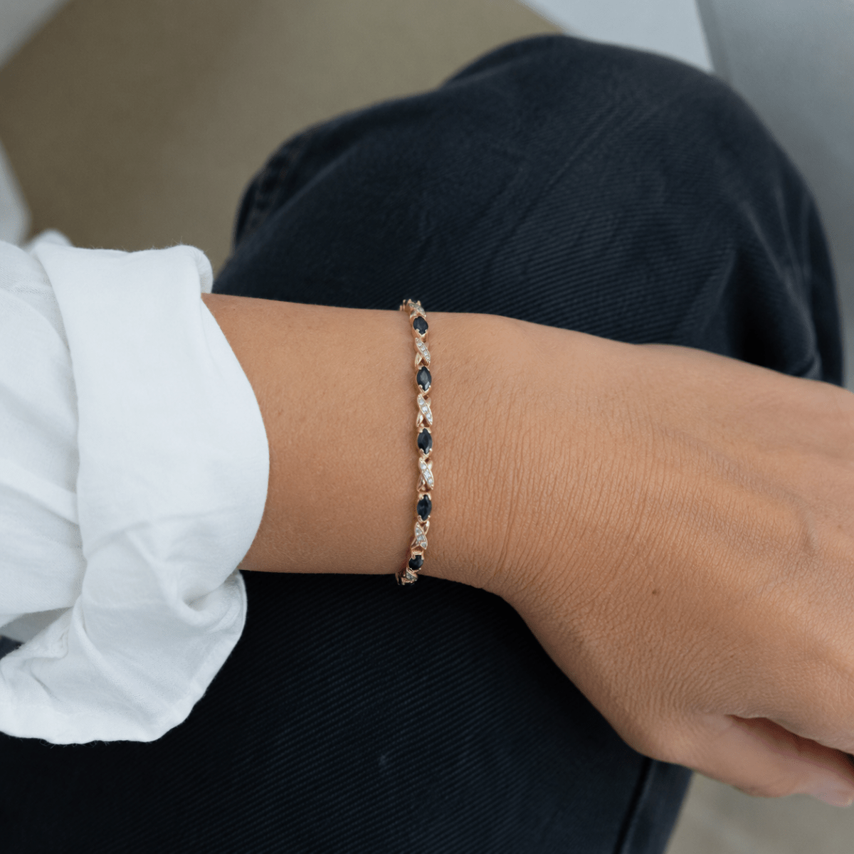 Bracelet Ligne en or jaune, saphirs et diamants - Castafiore