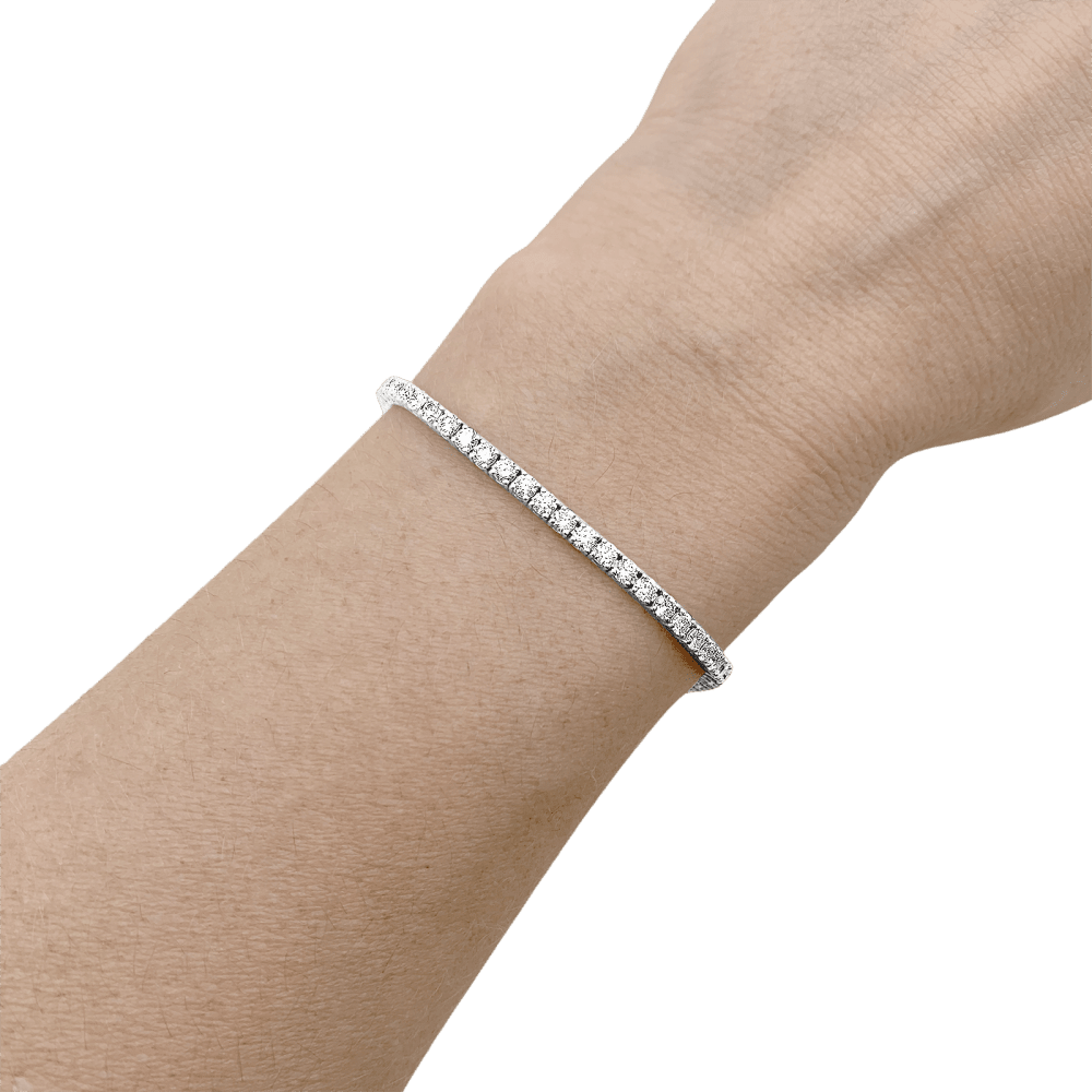 Bracelet line, white gold and diamonds.