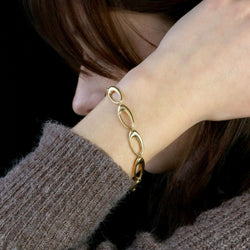 Bracelet in gold with occasional oval links