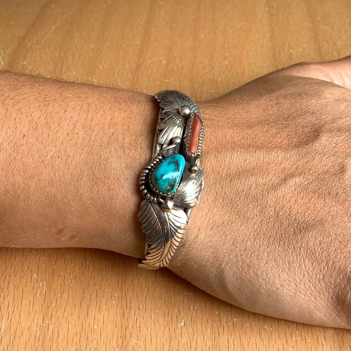 Bracelet Manchette en argent, turquoise et corail - Castafiore