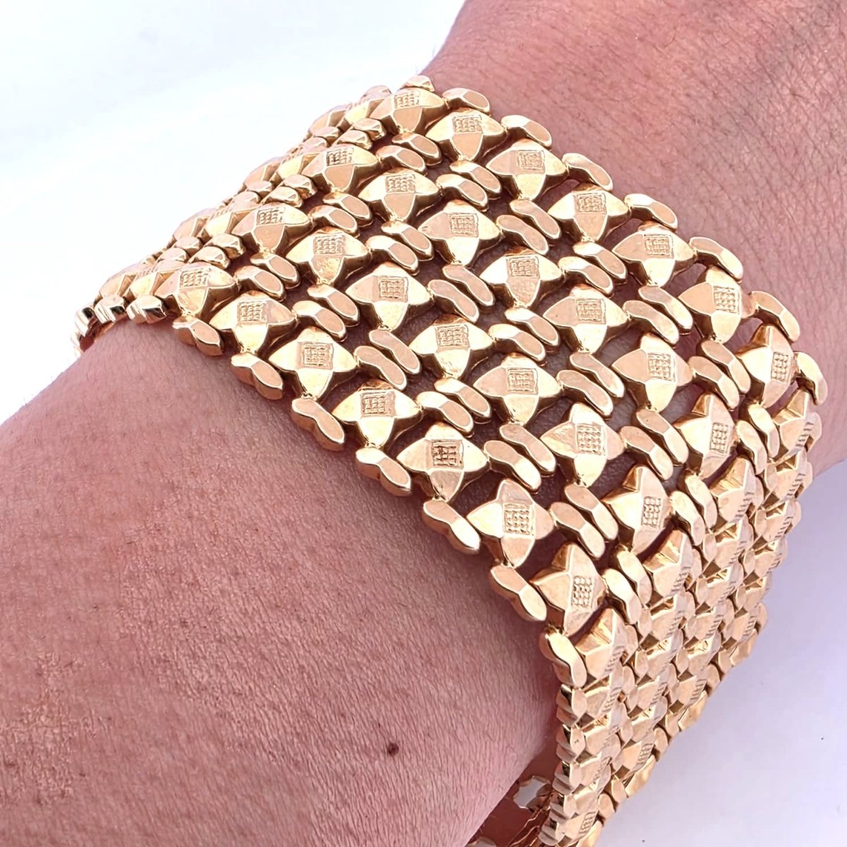 Bracelet Cuff in yellow gold