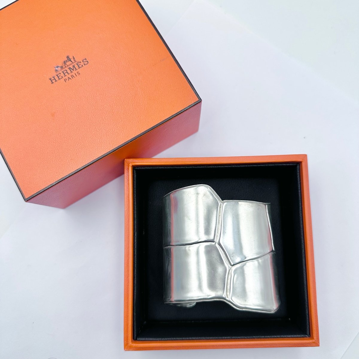 Bracelet Manchette HERMÈS "Niloticus Éclat" en argent - Castafiore