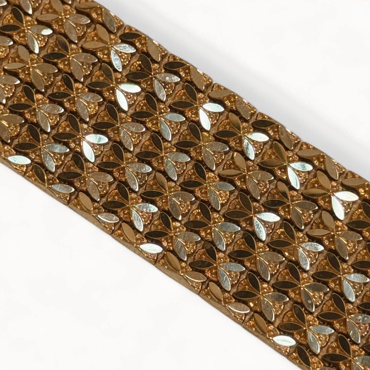Bracelet manchette souple à maille fleurie - Castafiore