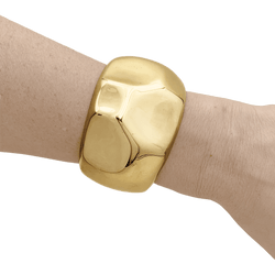 Bracelet "Faceted Cuff", Tiffany & Co x Elsa Peretti yellow gold.