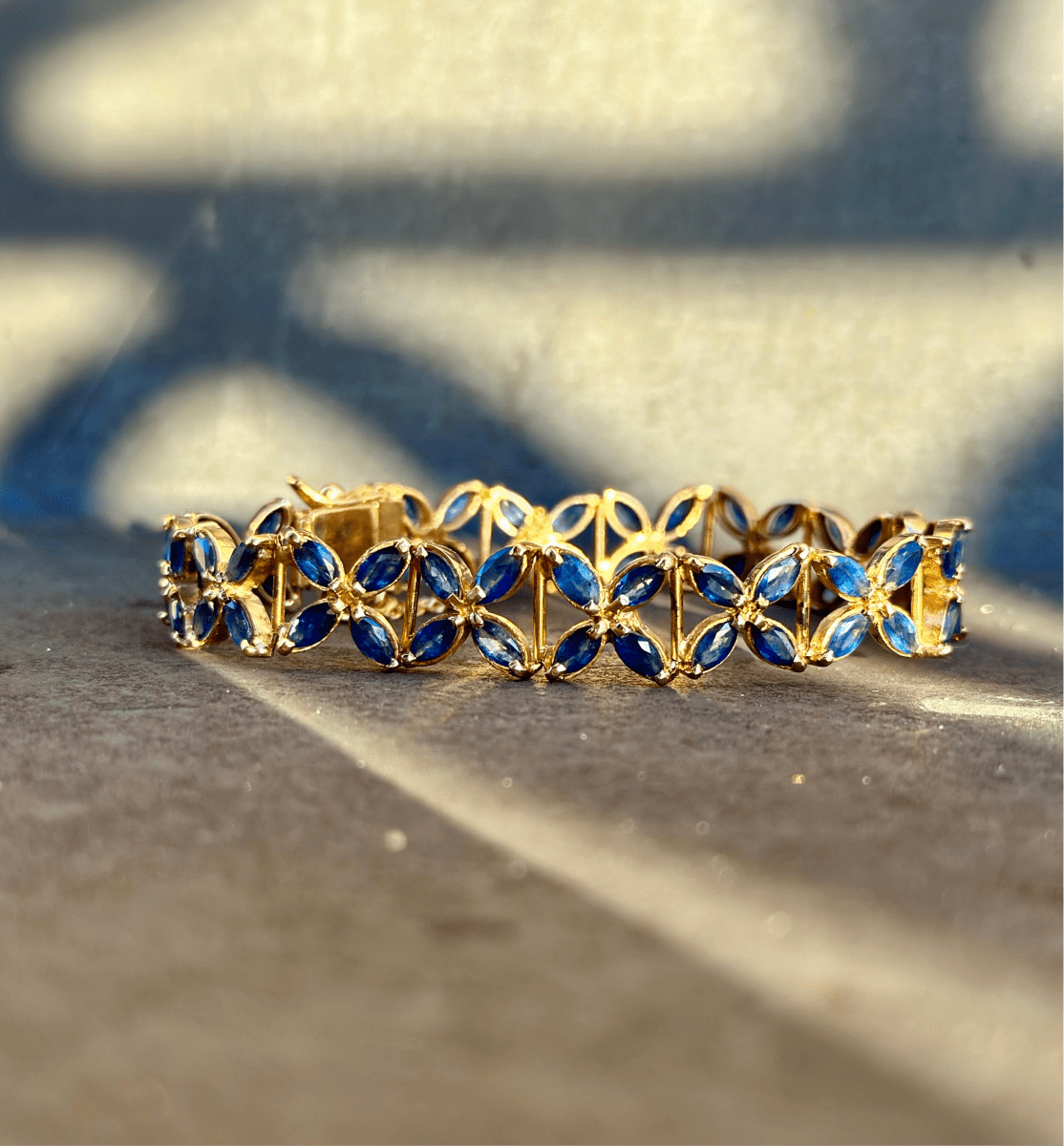 Bracelet rosaces en or jaune et saphir - Castafiore