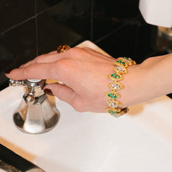 Bracelet Souple BOUCHERON en or jaune, émeraudes et diamants - Castafiore