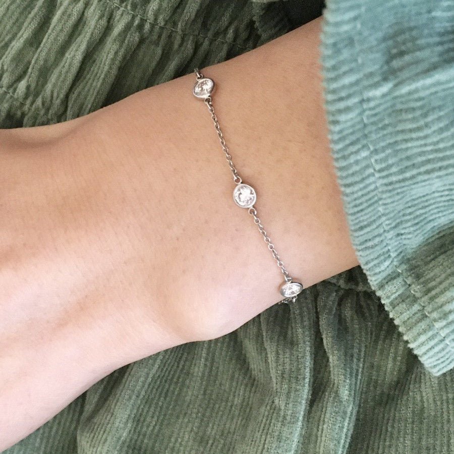 Bracelet TIFFANY & CO "Diamonds by the Yard" en platine et diamants - Castafiore