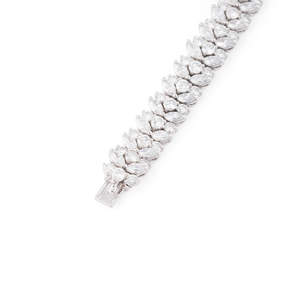 Bracelet TIFFANY & CO. "Feuillages" en platine et diamants - Castafiore