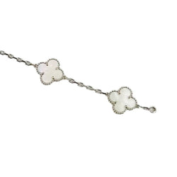 Bracelet VAN CLEEF & ARPELS "Alhambra" en or blanc et nacre - Castafiore