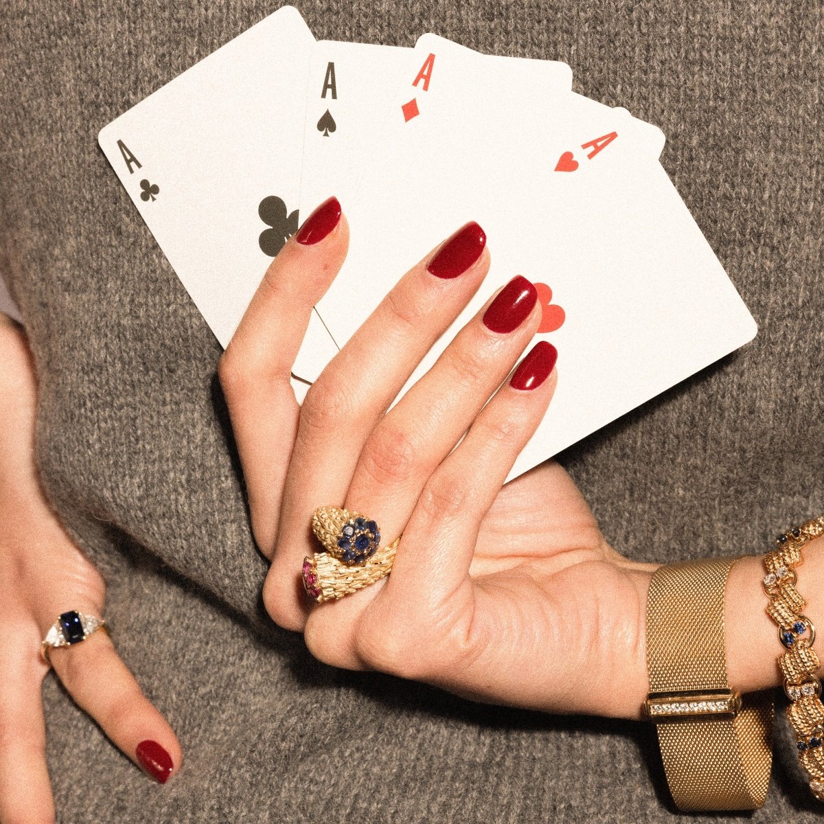 Bracelet VAN CLEEF & ARPELS en or jaune, saphirs et diamants - Castafiore