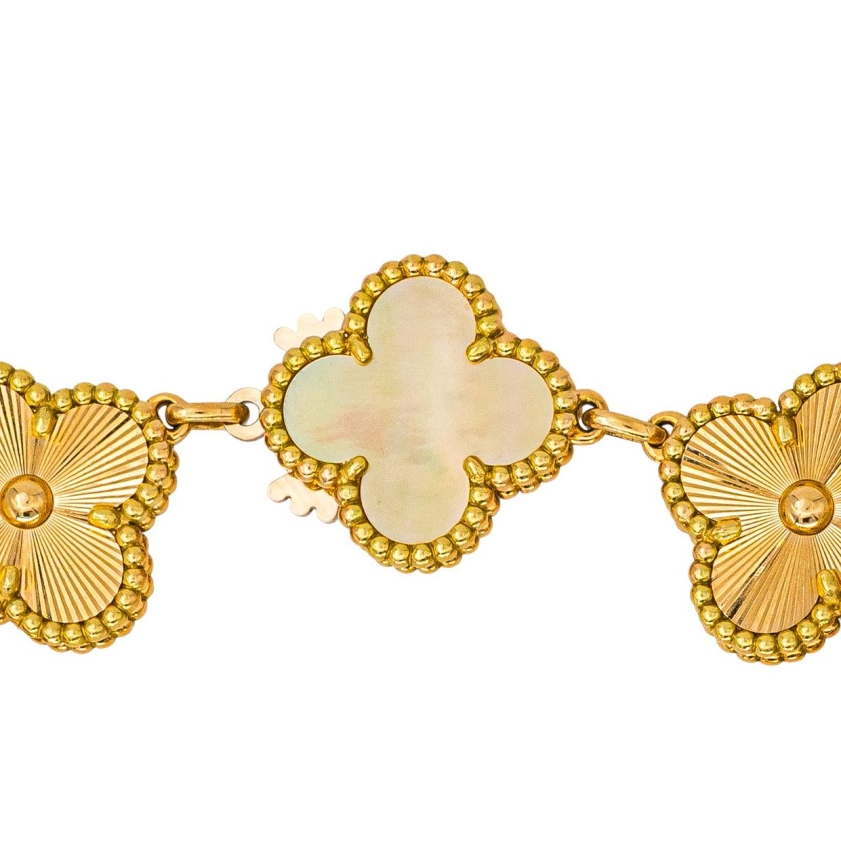 Bracelet VAN CLEEF & ARPELS "Sweet Alhambra" en or jaune, nacre - Castafiore