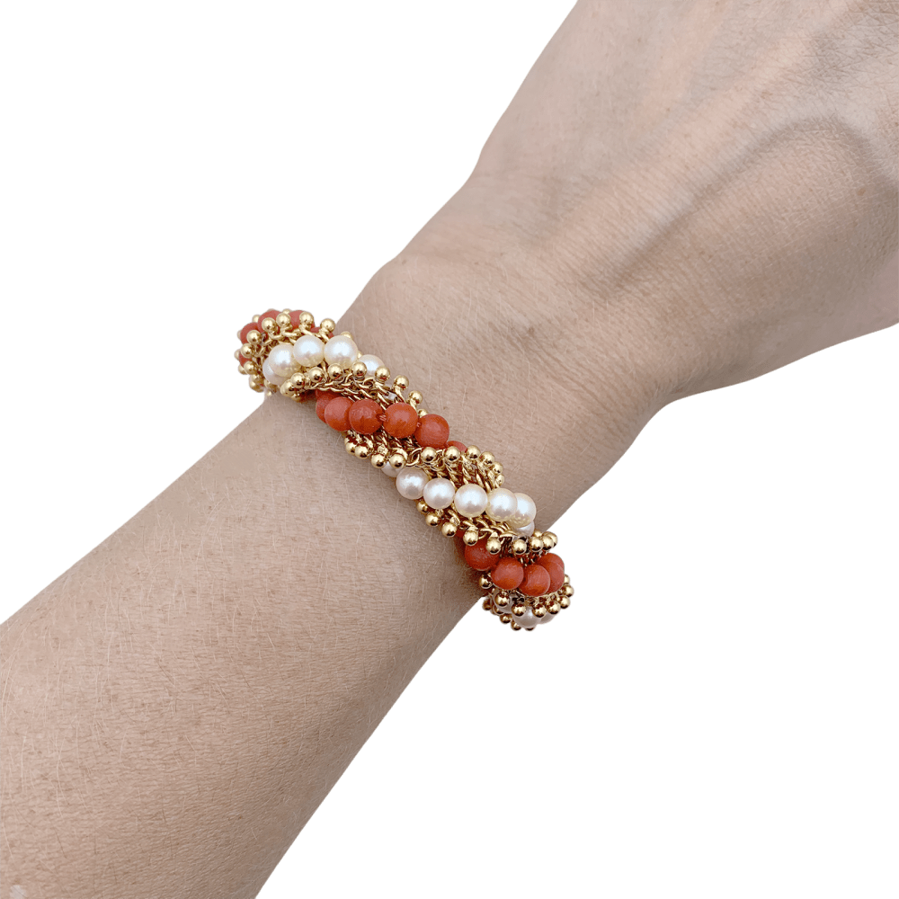 Bracelet VAN CLEEF & ARPELS "Twist" en or jaune, perles et corail - Castafiore