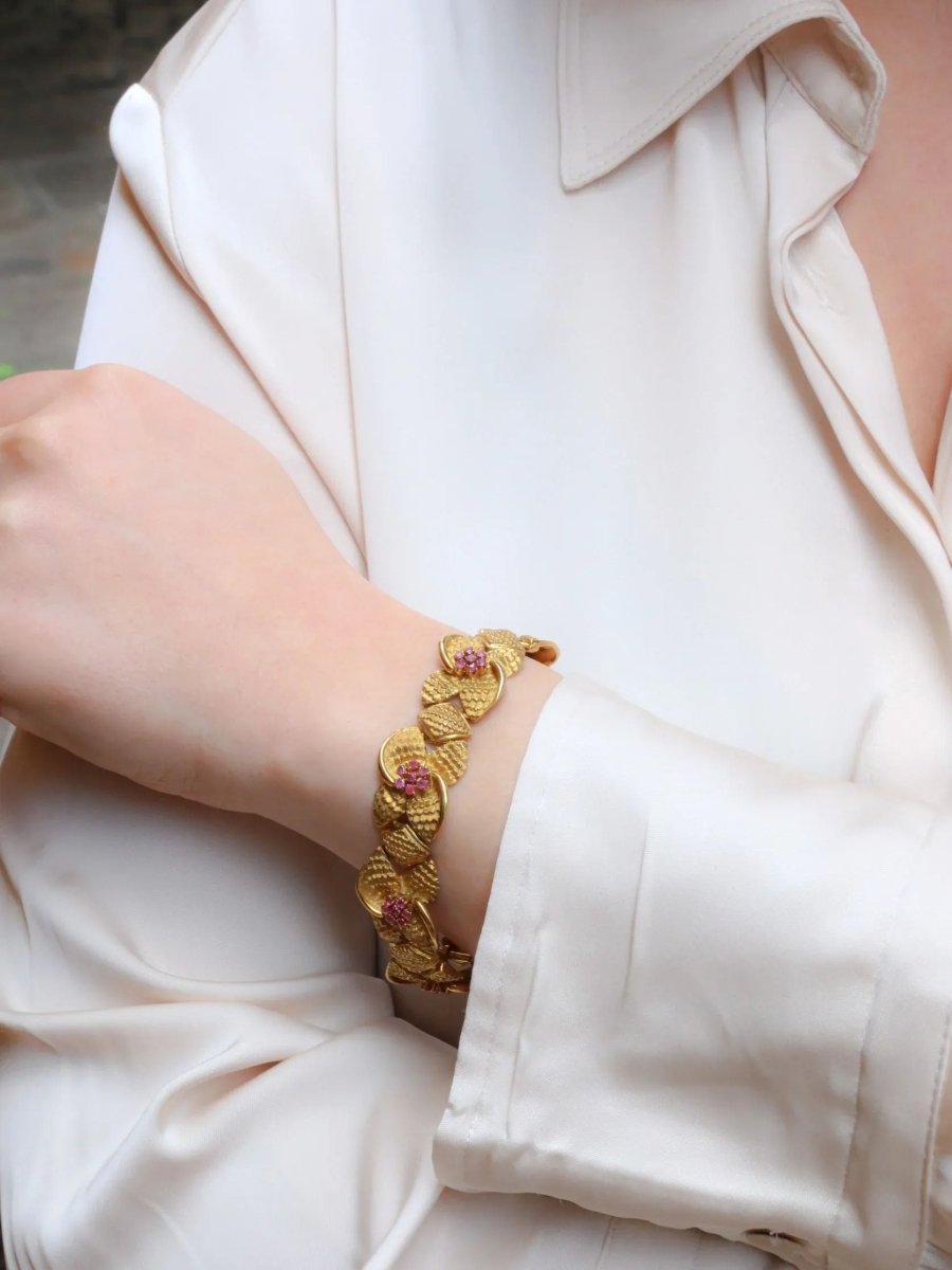 Bracelet vintage fleur en or amati et rubis - Castafiore