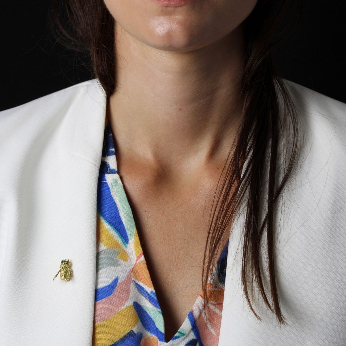 Broche abeille en or jaune et émeraudes - Castafiore