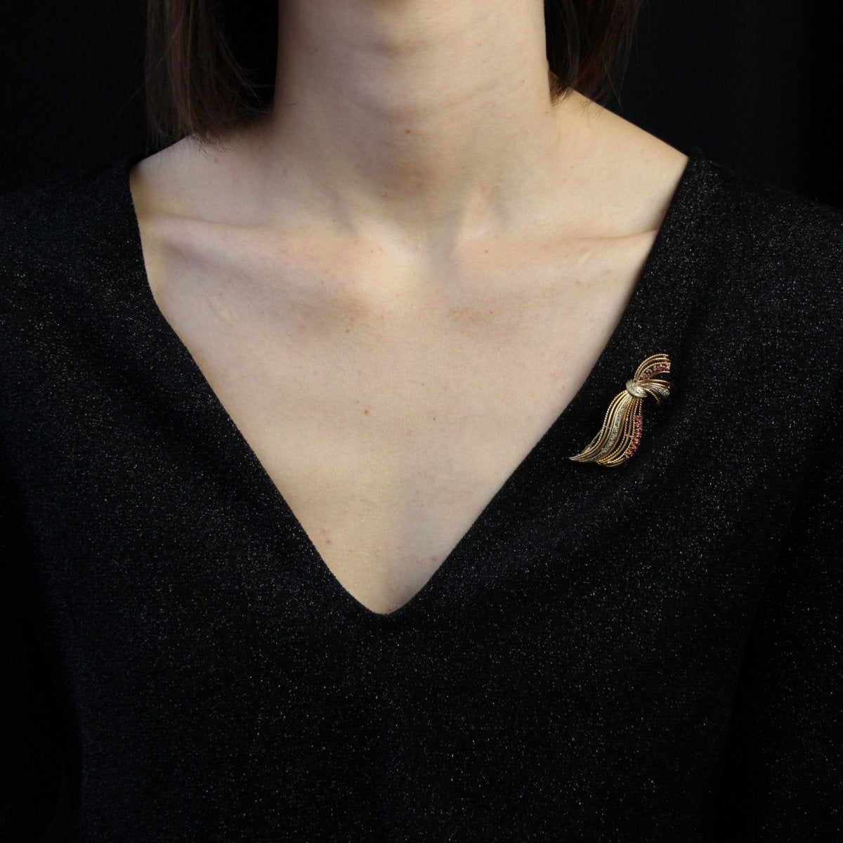 Broche ANCIENNE Ajourée en or jaune diamants et rubis - Castafiore