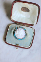 Broche ancienne Autrichienne camée coquille rose, turquoises, et perles sur argent - Castafiore