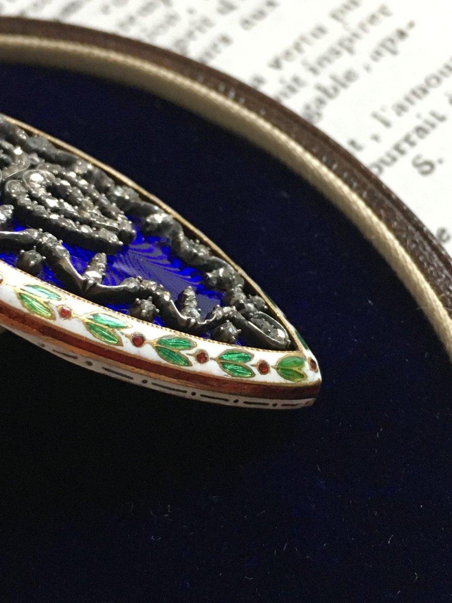 Broche ancienne en forme de navette en or et argent. - Castafiore