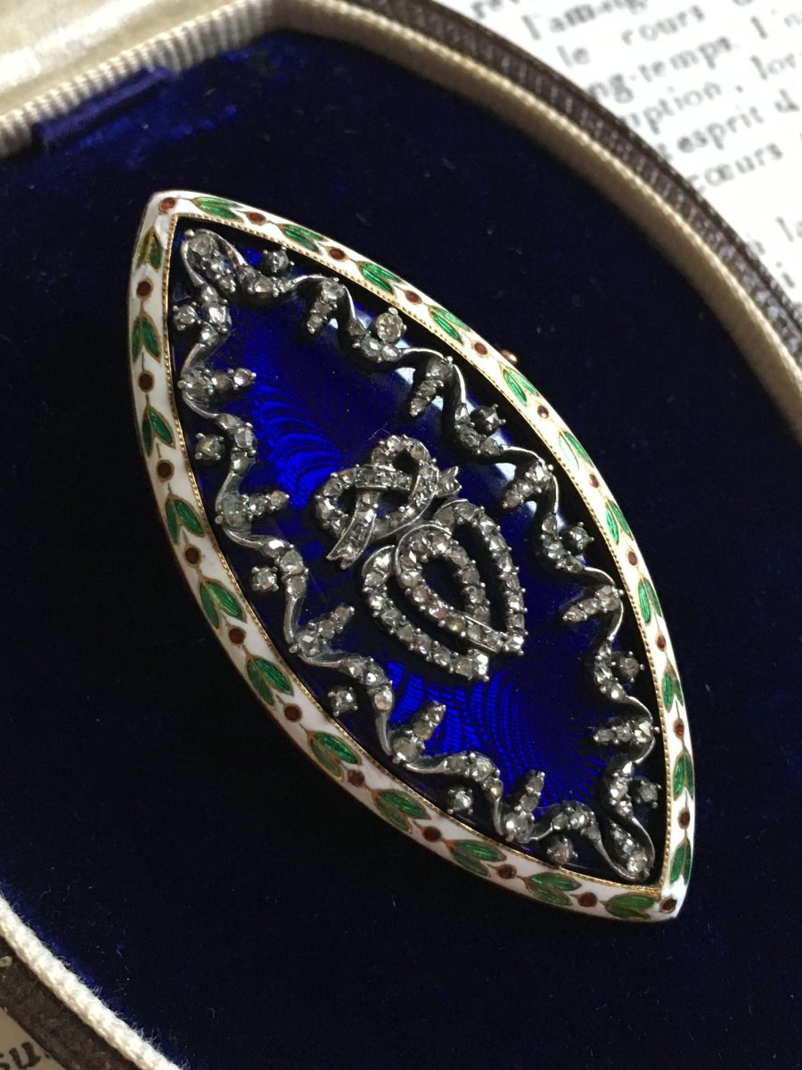 Broche ancienne en forme de navette en or et argent. - Castafiore