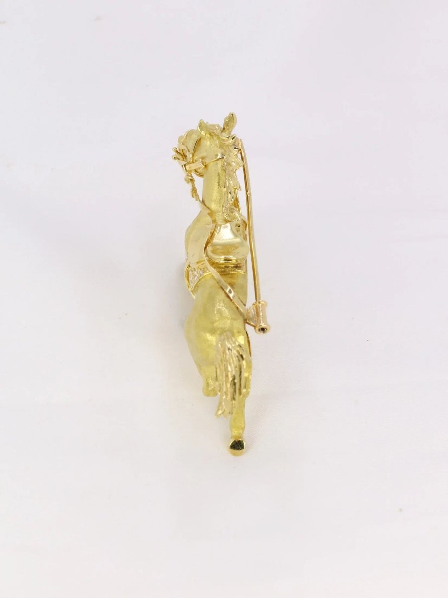 Broche animalière cheval en or jaune et diamants - Castafiore