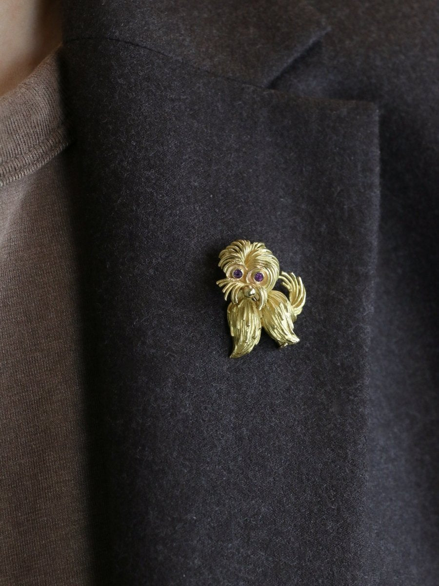 Broche animalière chien or jaune rubis - Castafiore
