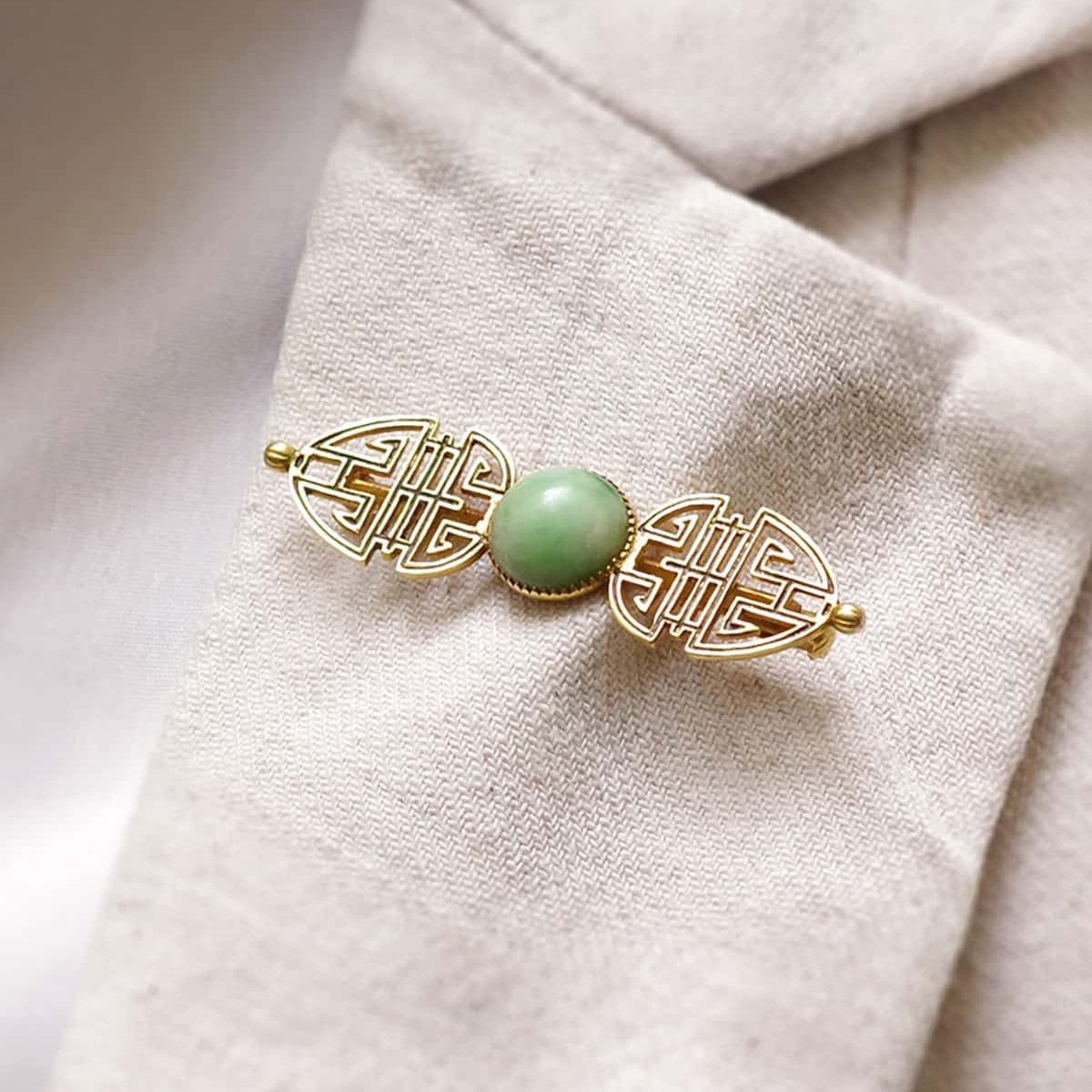 Broche Art Deco en or et jade - Castafiore