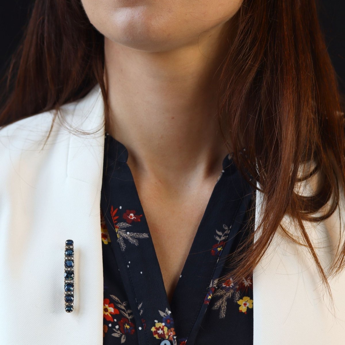 Broche Barrette en or jaune, argent, saphirs et diamants - Castafiore