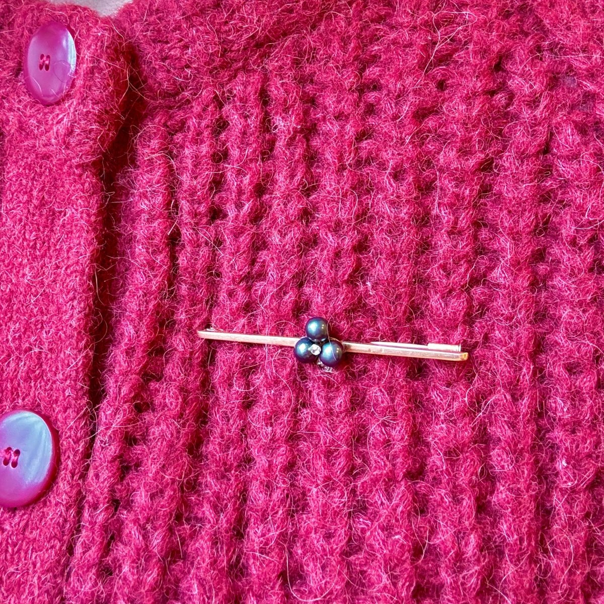 Broche barrette trèfle en or rose et hématite - Castafiore