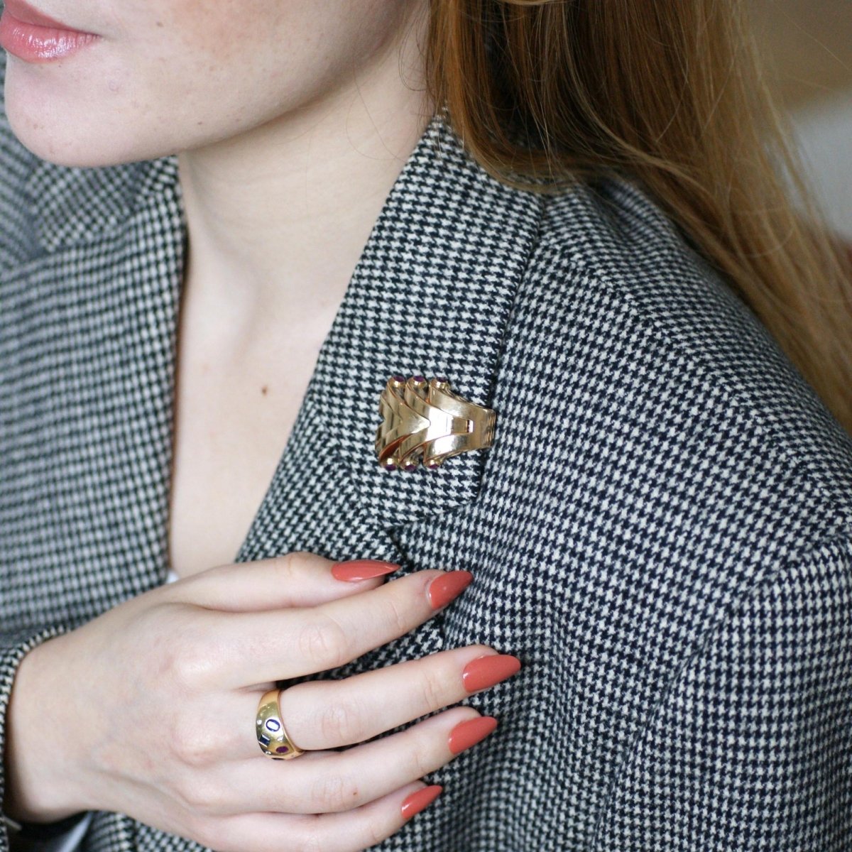 Broche BOUCHERON clip en or rose et rubis - Castafiore