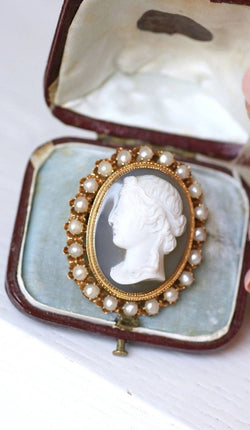 Broche camée agate et perles fines - Castafiore
