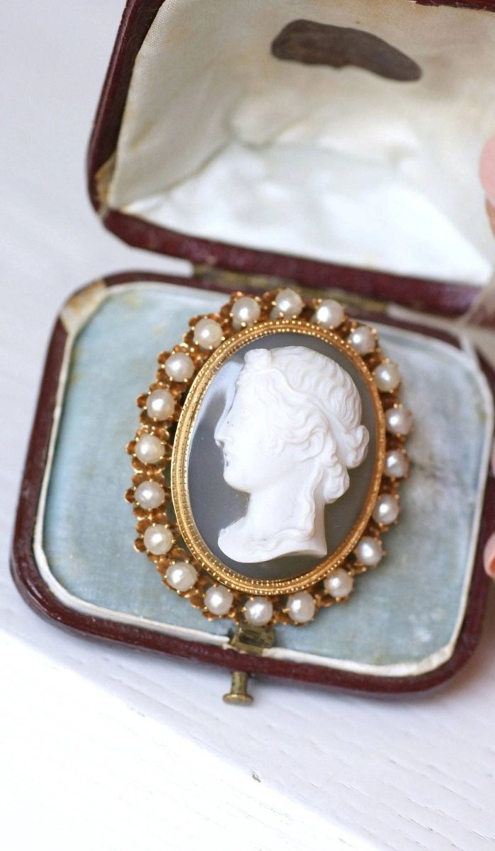 Broche camée agate et perles fines - Castafiore