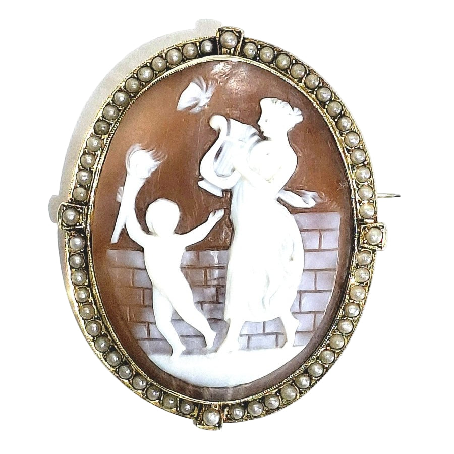 Broche Camée coquillage en or jaune et perles - Castafiore
