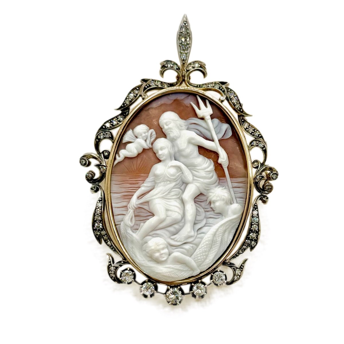 Broche camée en or gris et argent - Castafiore