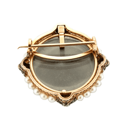Broche Camée en or jaune, argent, calcédoine, perles et diamants - Castafiore