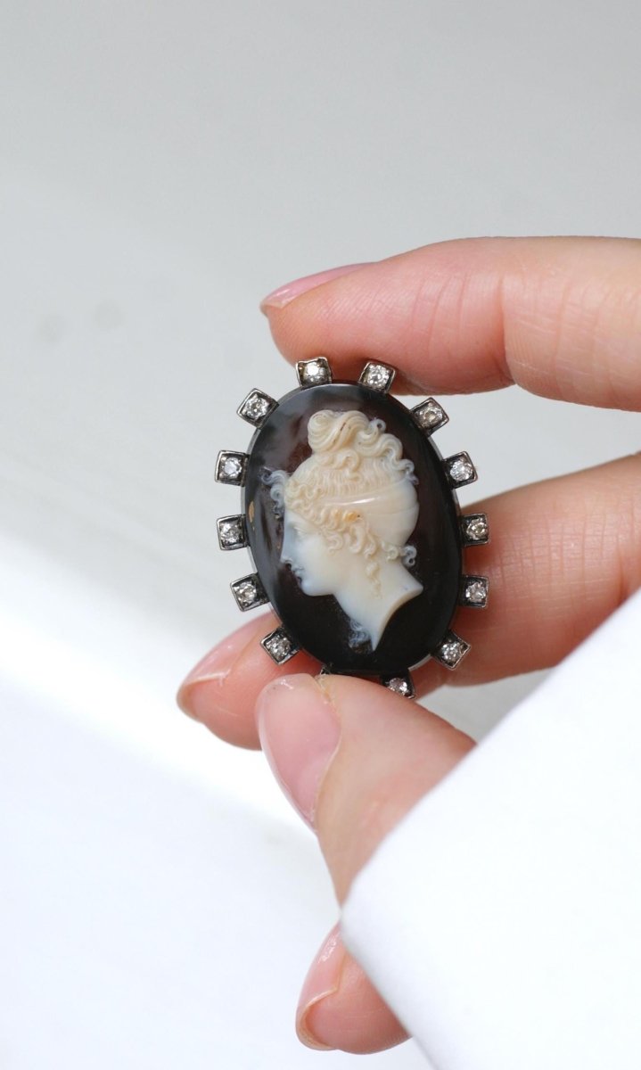 Broche Camée Onyx et Diamants - Castafiore