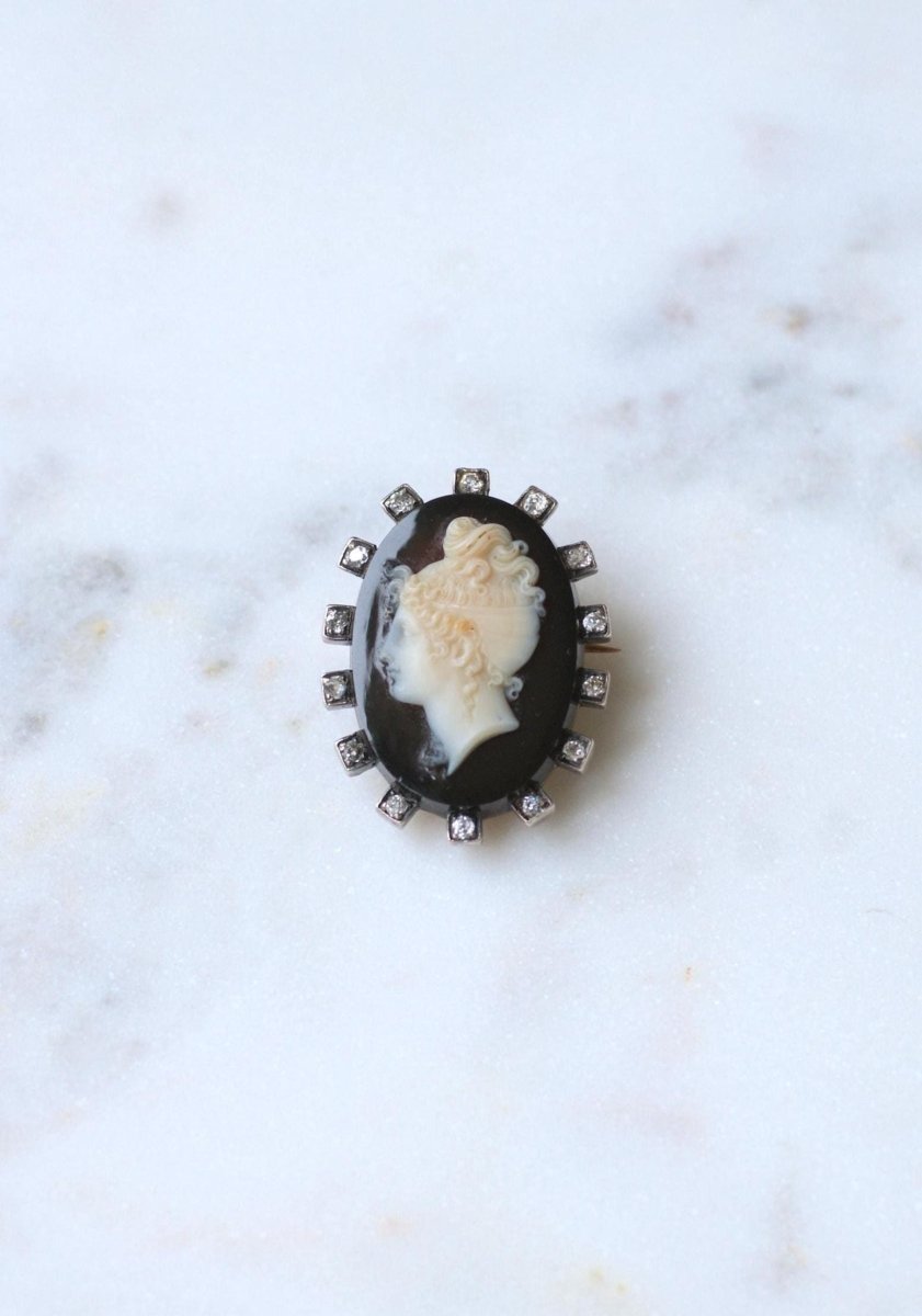 Broche Camée Onyx et Diamants - Castafiore