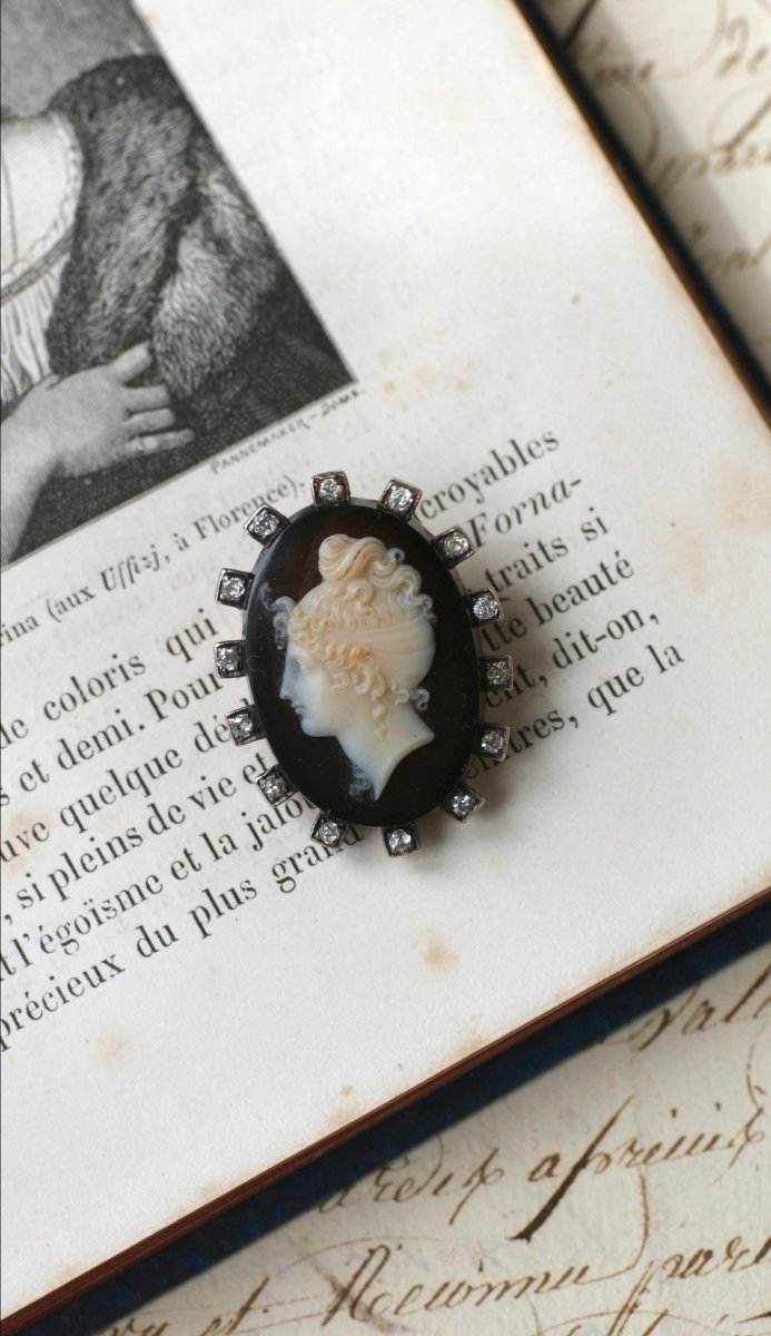 Broche Camée Onyx et Diamants - Castafiore
