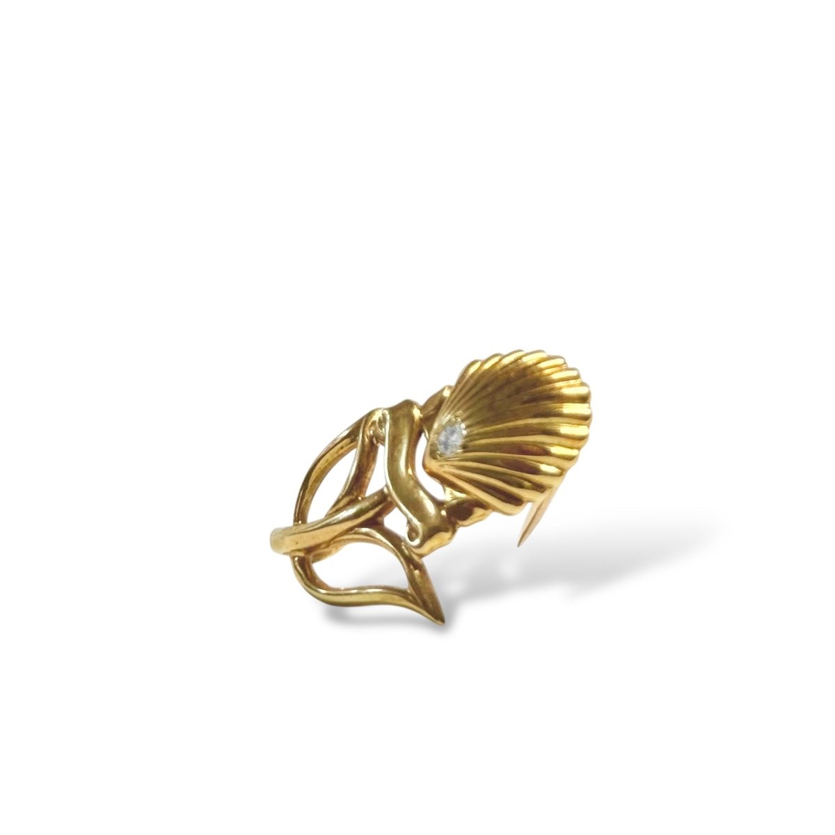 Broche CARTIER coquille feuillage en or jaune et diamant - Castafiore