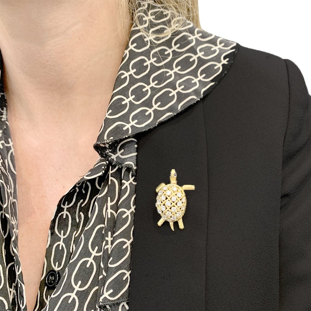 Broche CARTIER vintage, "Tortue", or jaune et diamants - Castafiore